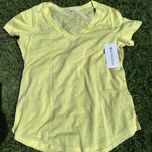 NWT: BREEZY SCOOP V TEE - Citron - Saize Large 🍋